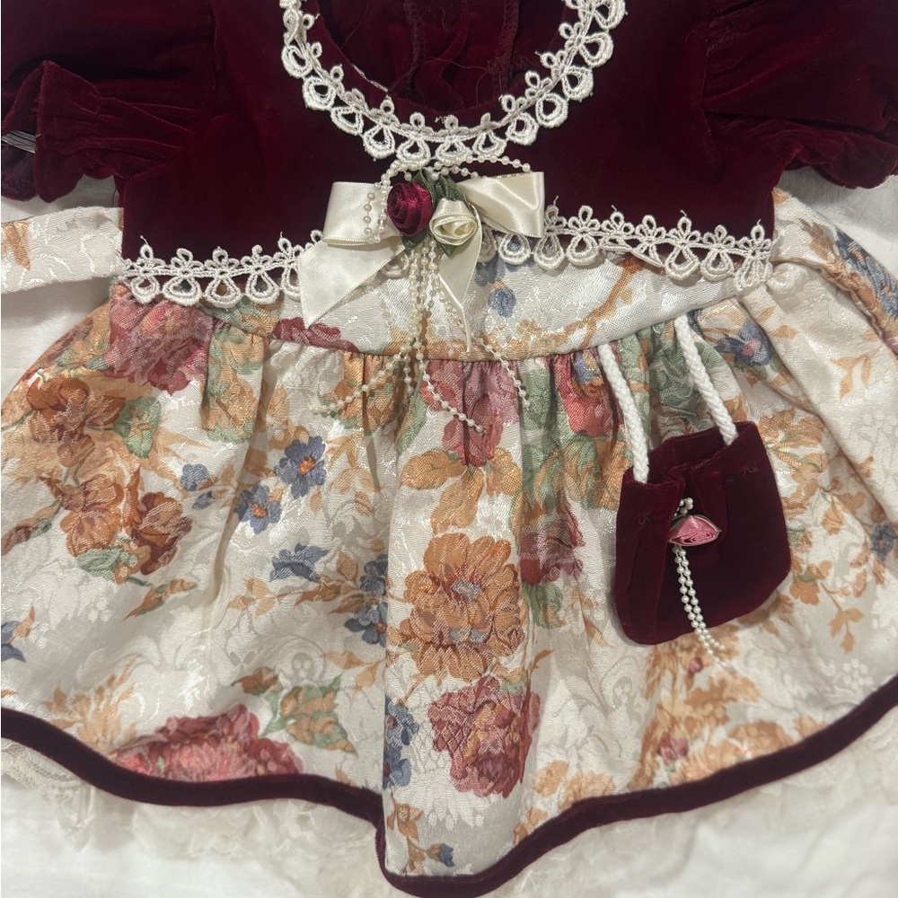 Elegant Floral Velvet Dress with Lace Trim